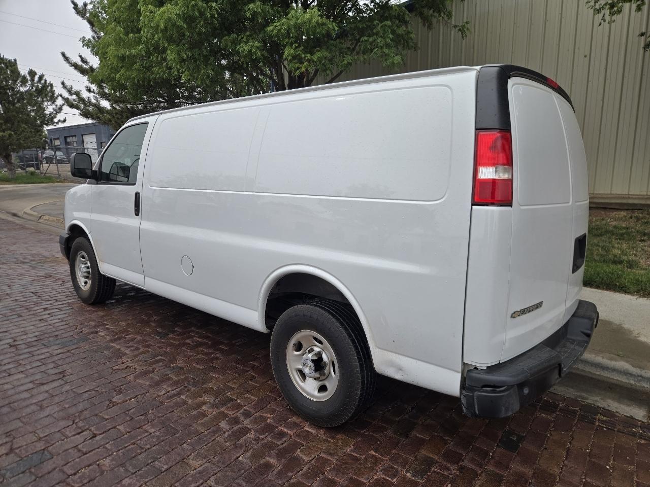 Chevrolet Express Cargo Van RWD 2500 135" 2022