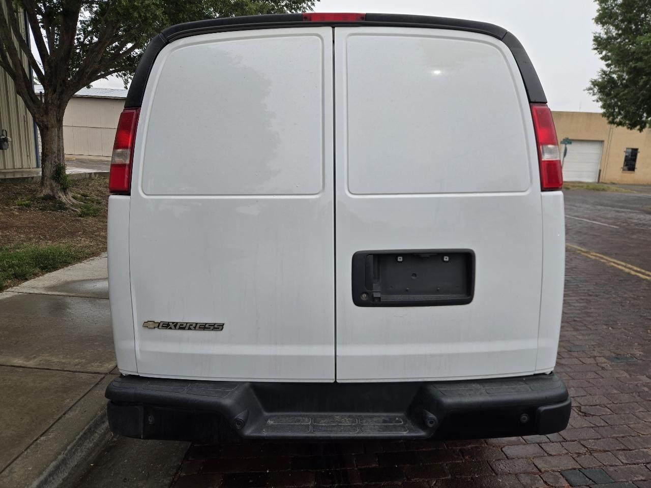 Chevrolet Express Cargo Van RWD 2500 135" 2022