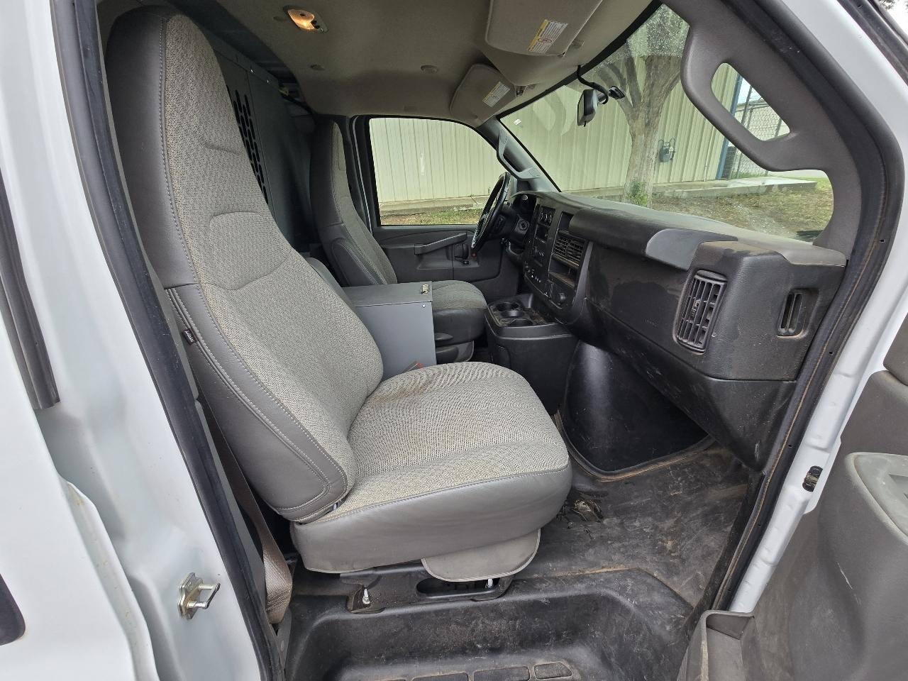 Chevrolet Express Cargo Van RWD 2500 135" 2022