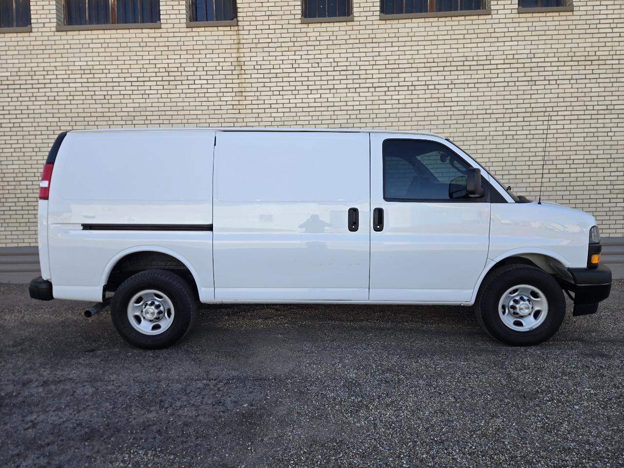 Chevrolet Express Cargo Van RWD 2500 135" 2022