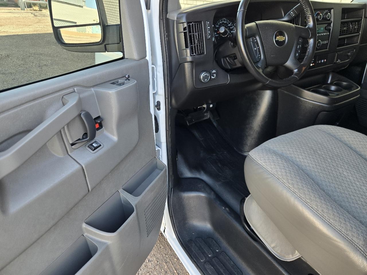 Chevrolet Express Cargo Van RWD 2500 135" 2022