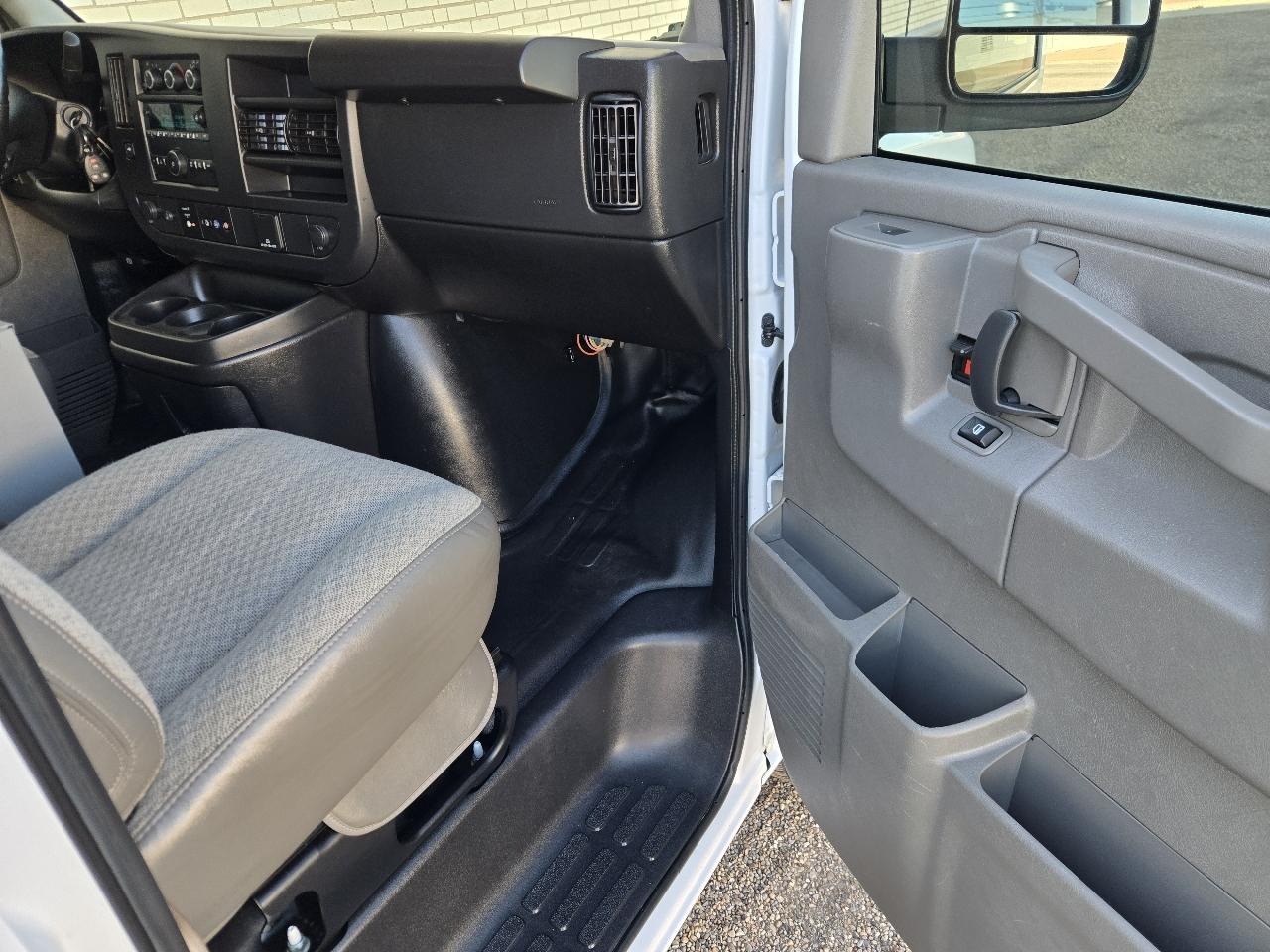 Chevrolet Express Cargo Van RWD 2500 135" 2022