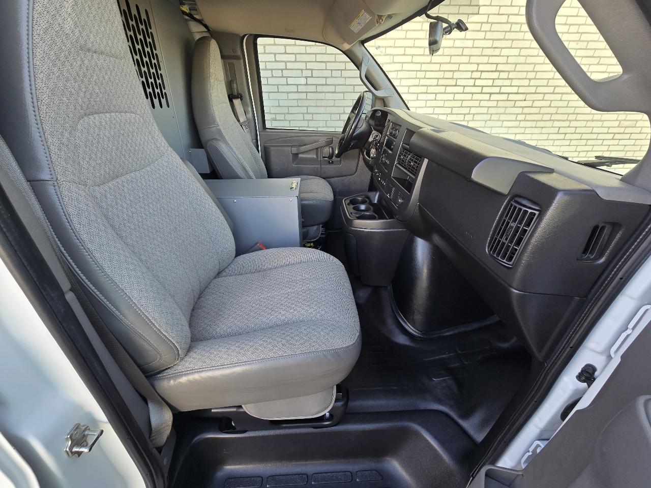Chevrolet Express Cargo Van RWD 2500 135" 2022