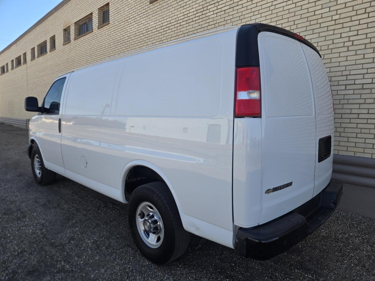 View vehicle photo 7