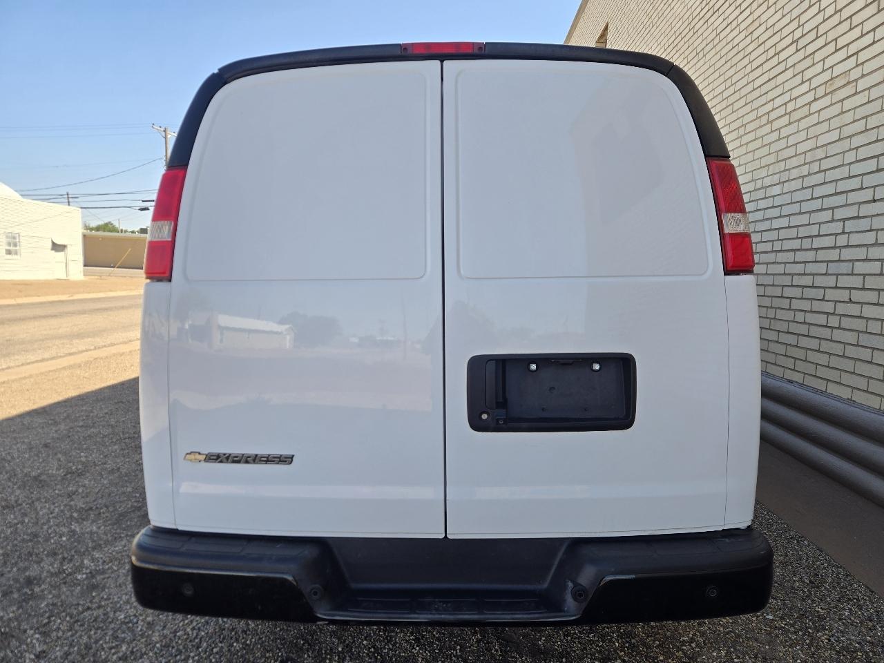 Chevrolet Express Cargo Van RWD 2500 135" 2022