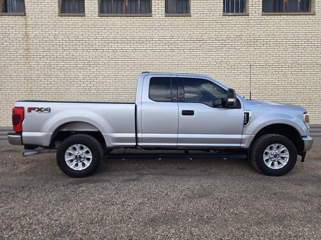 Ford Super Duty F-250 SRW XLT 4WD SuperCab 6.75' Box 2022