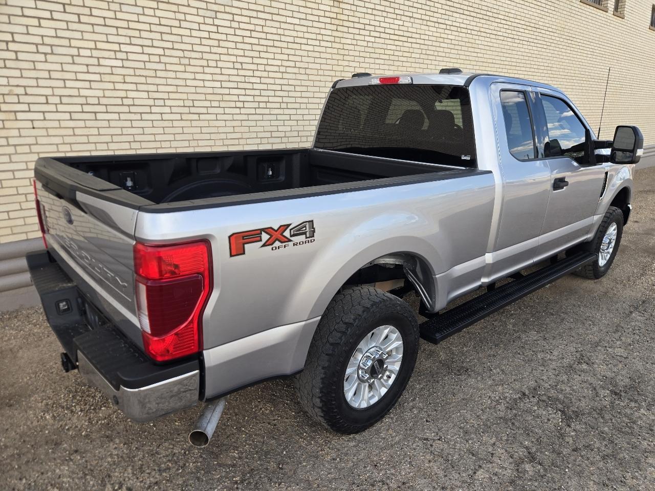 Ford Super Duty F-250 SRW XLT 4WD SuperCab 6.75' Box 2022