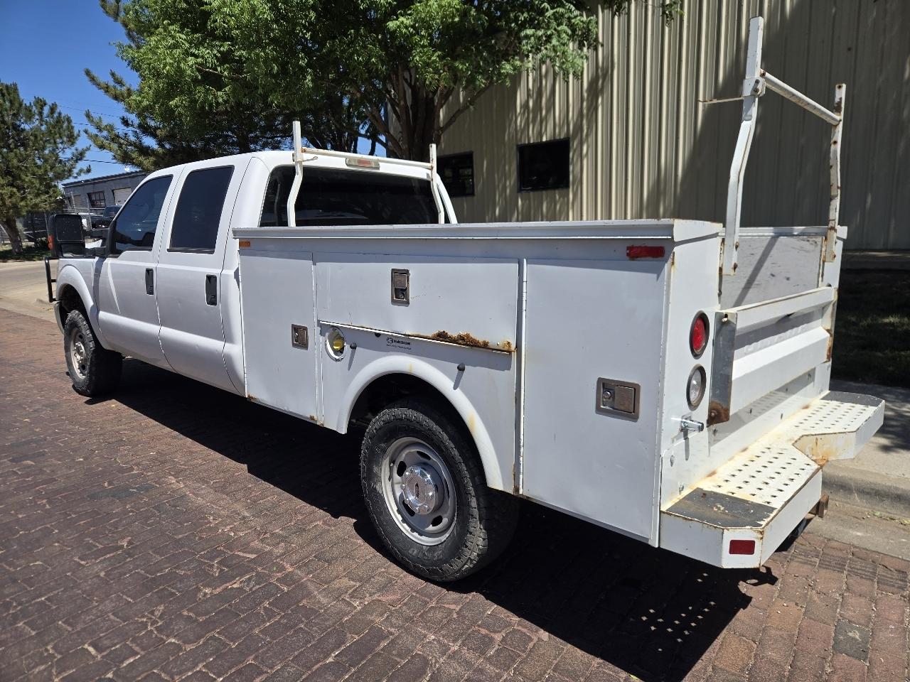 Ford Super Duty F-250 SRW 4WD Crew Cab 172" XL 2015