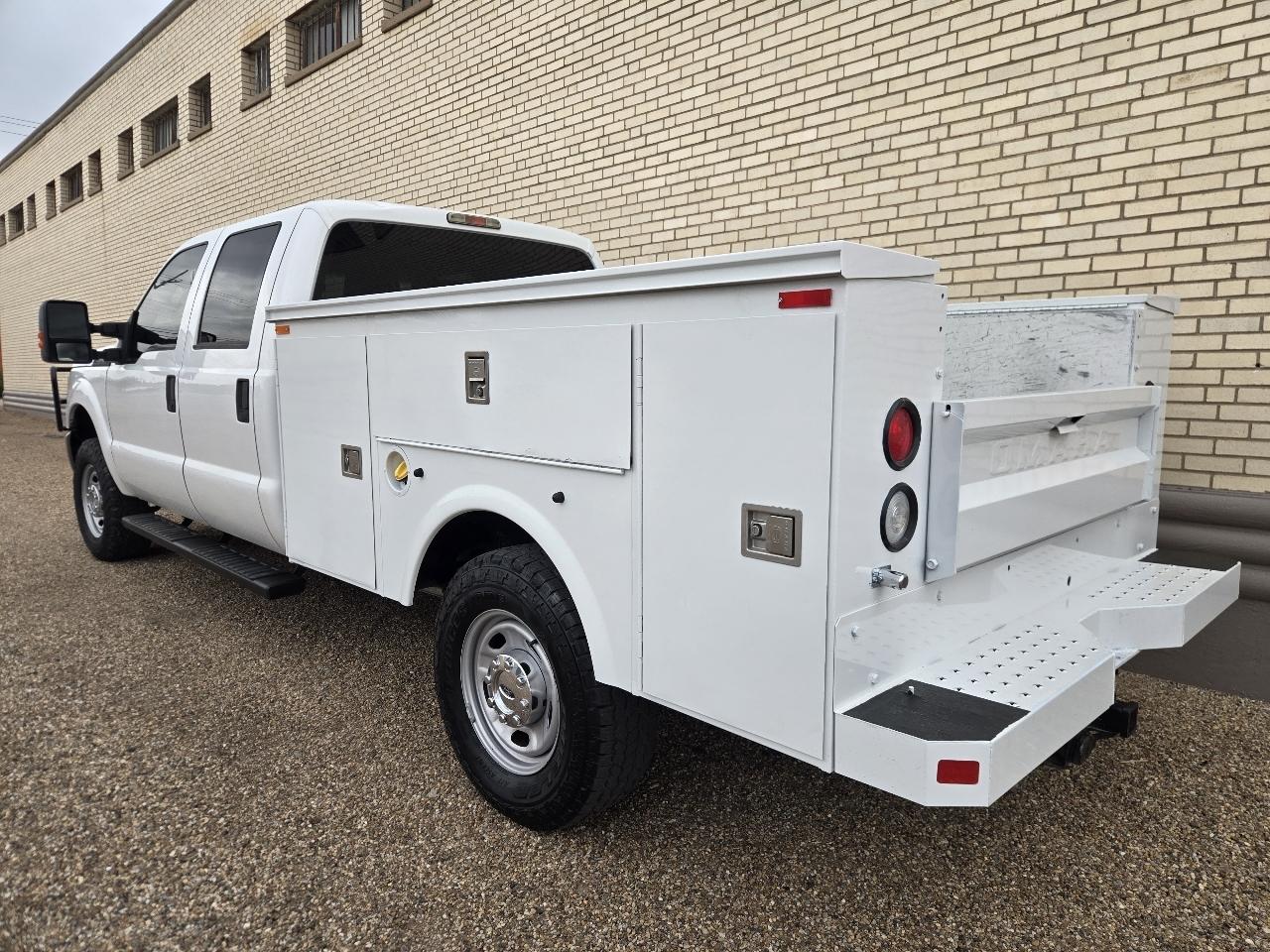 Ford Super Duty F-250 SRW XL 4WD Crew Cab 8' Box 2015