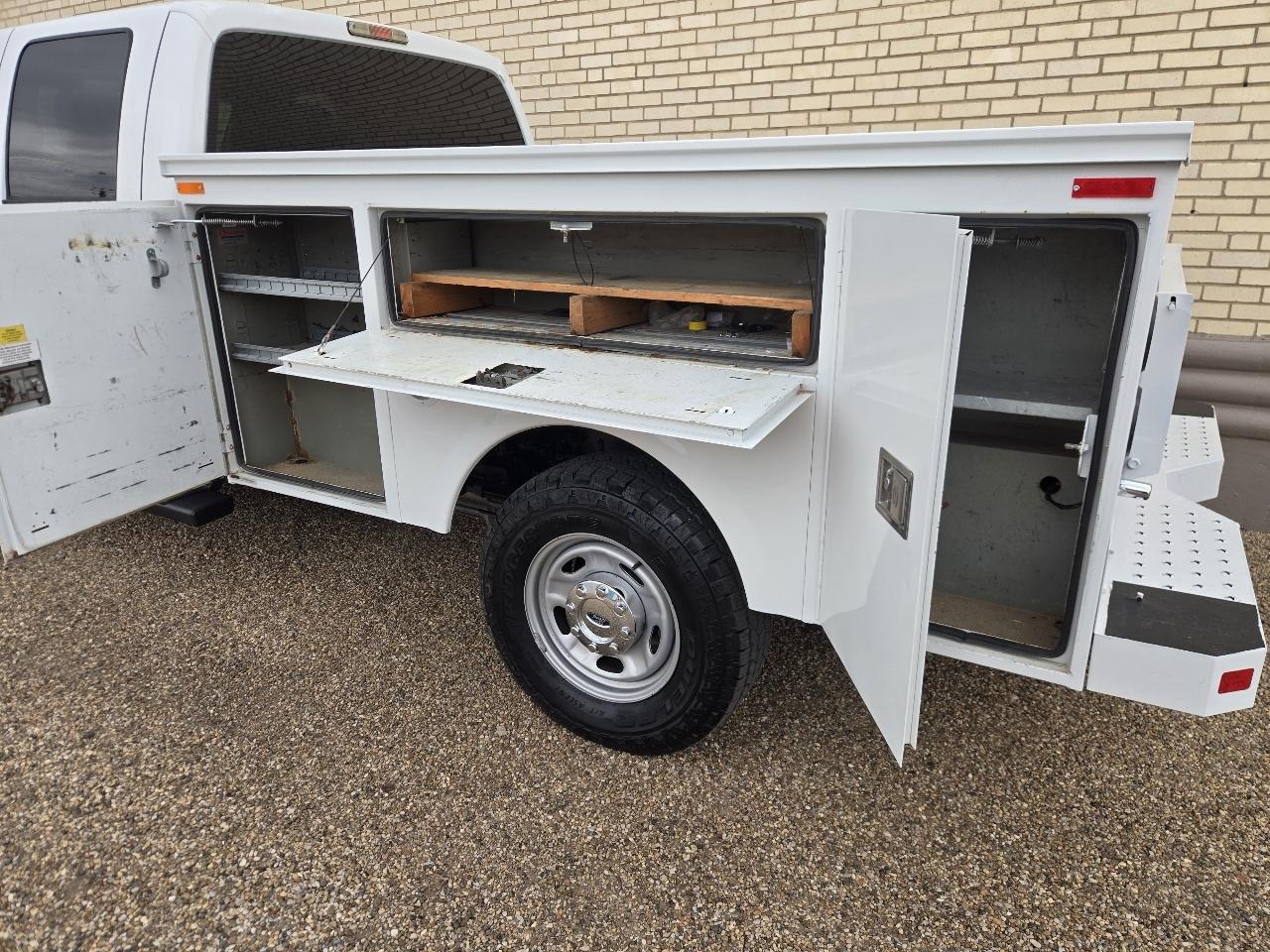 Ford Super Duty F-250 SRW XL 4WD Crew Cab 8' Box 2015