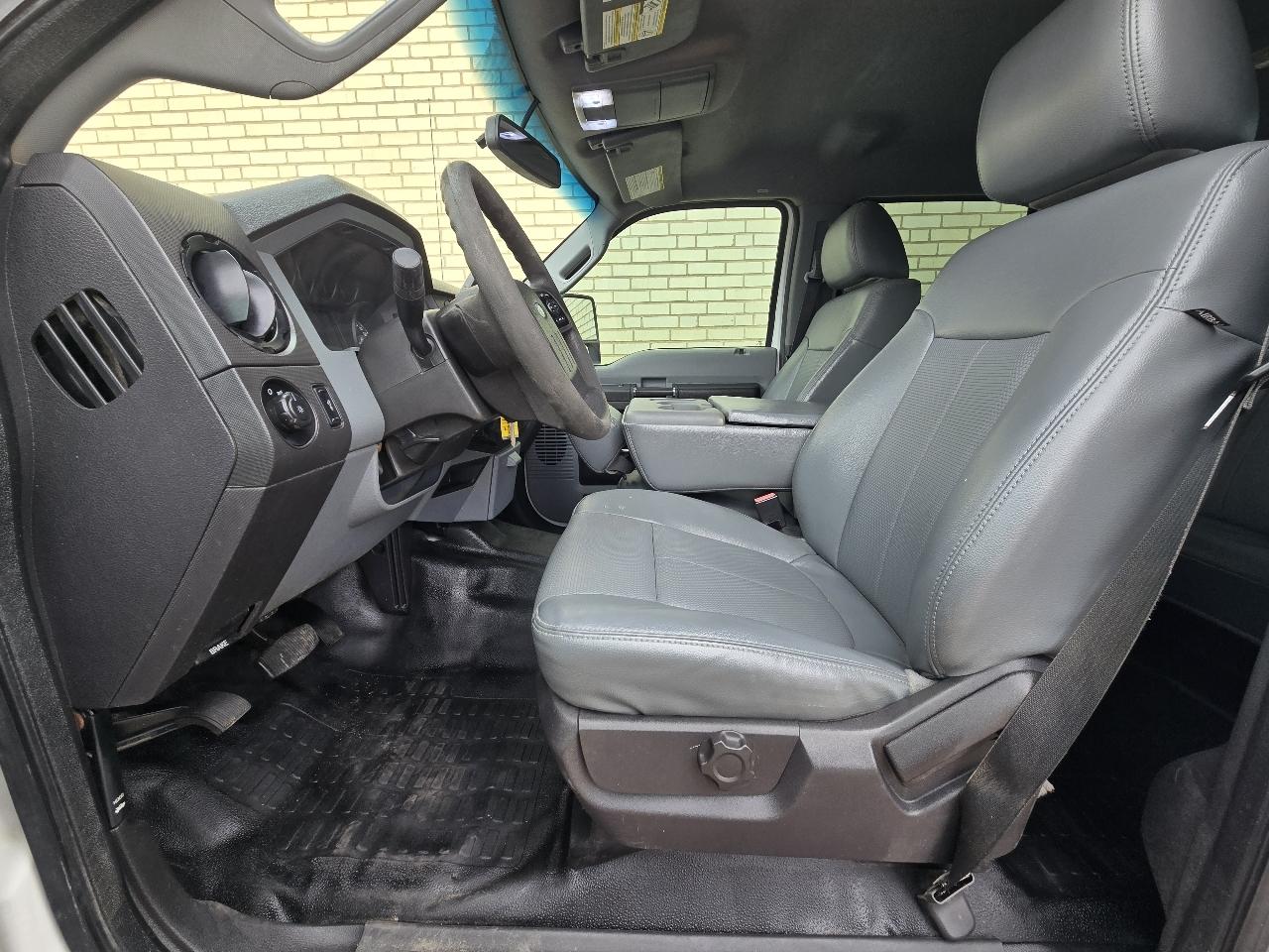 Ford Super Duty F-250 SRW XL 4WD Crew Cab 8' Box 2015