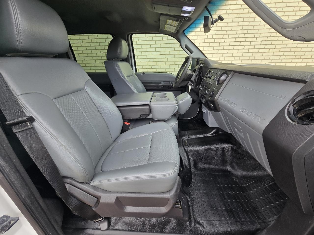 Ford Super Duty F-250 SRW XL 4WD Crew Cab 8' Box 2015
