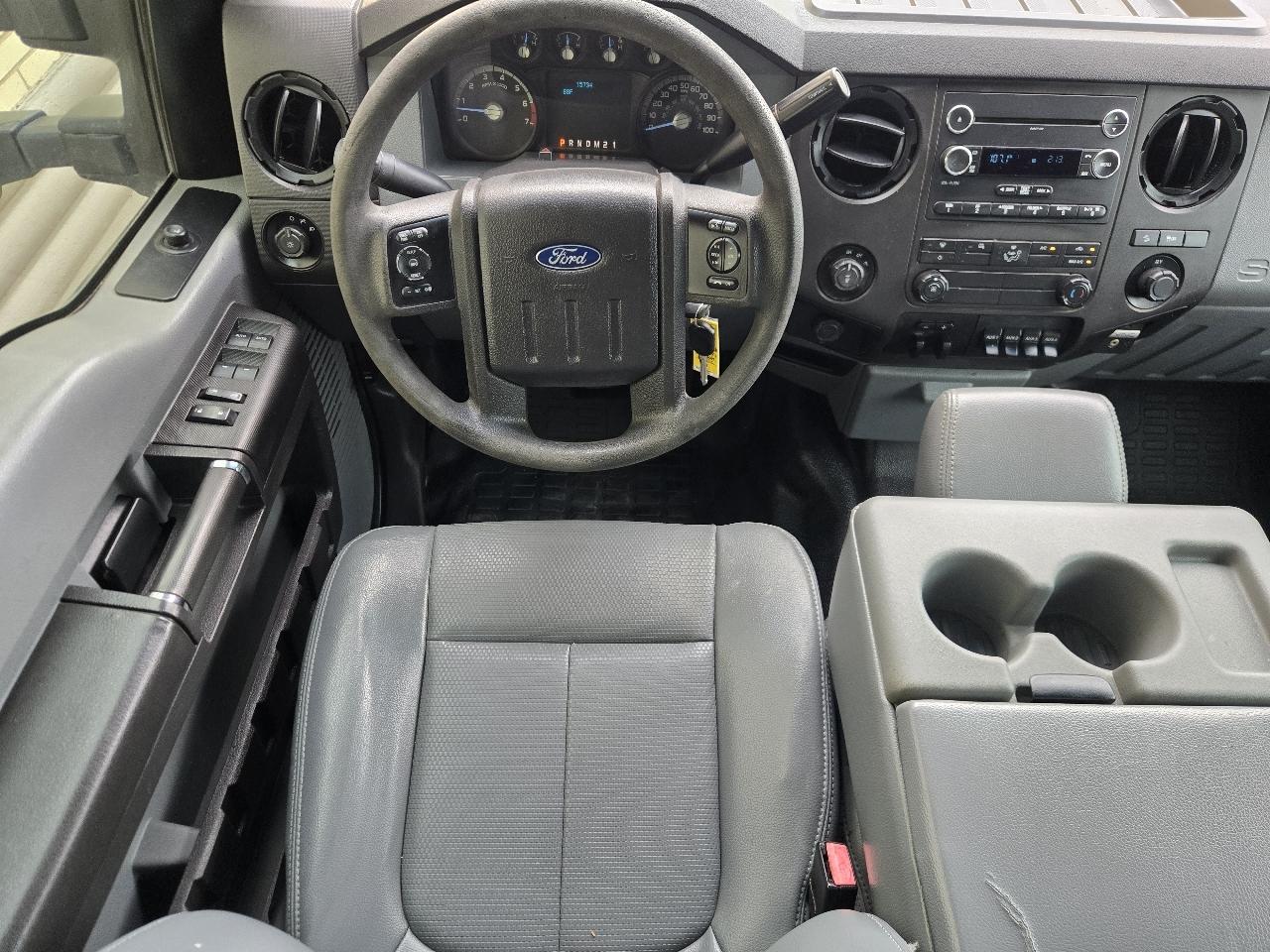 Ford Super Duty F-250 SRW XL 4WD Crew Cab 8' Box 2015