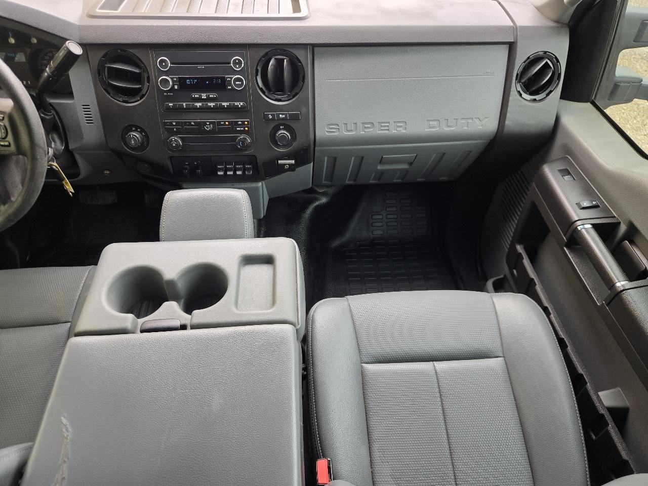 Ford Super Duty F-250 SRW XL 4WD Crew Cab 8' Box 2015
