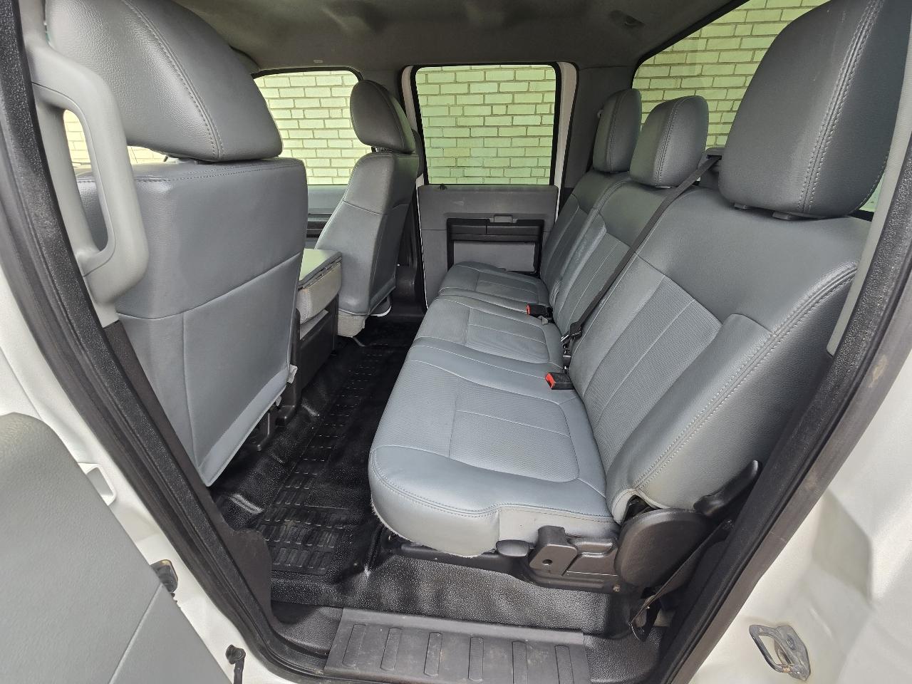 Ford Super Duty F-250 SRW XL 4WD Crew Cab 8' Box 2015
