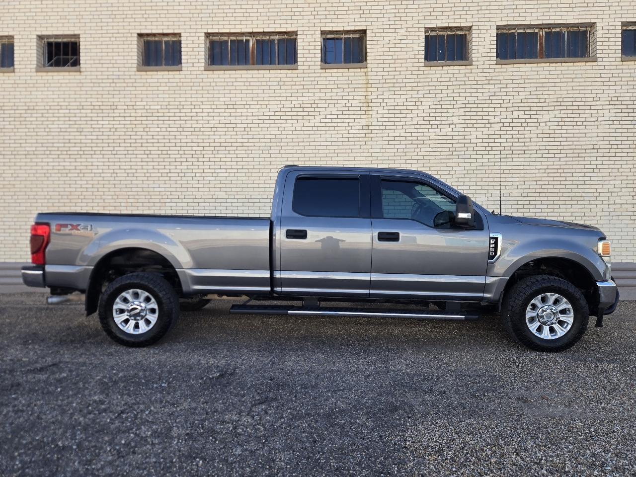Ford Super Duty F-250 SRW XLT 4WD Crew Cab 8' Box 2022