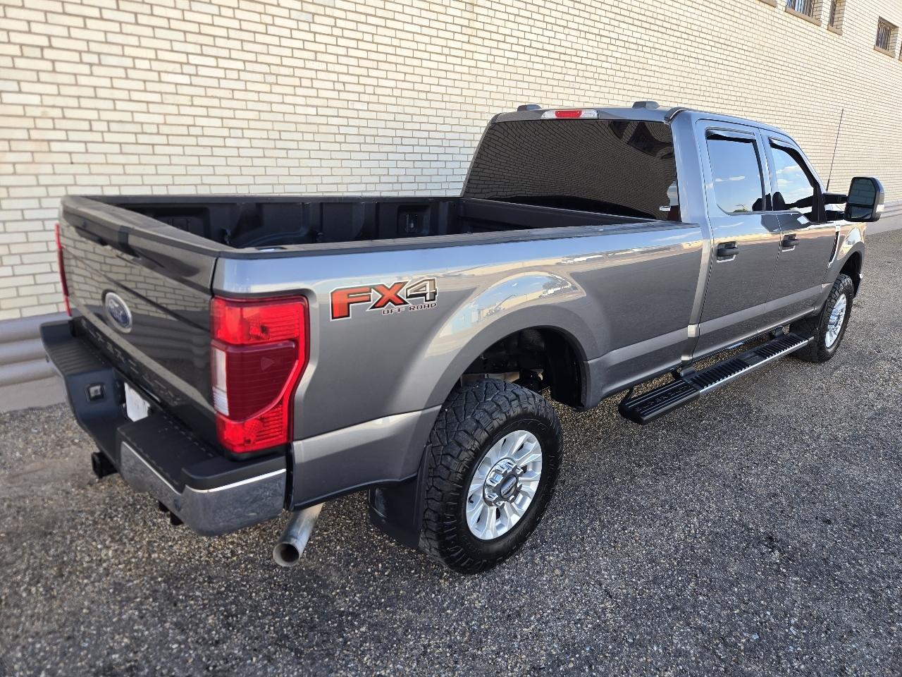 Ford Super Duty F-250 SRW XLT 4WD Crew Cab 8' Box 2022