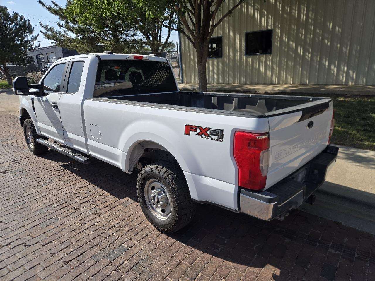 Ford Super Duty F-250 SRW XL 4WD SuperCab 8' Box 2022