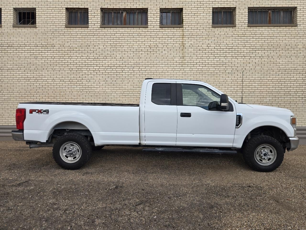 Ford Super Duty F-250 SRW XL 4WD SuperCab 8' Box 2022