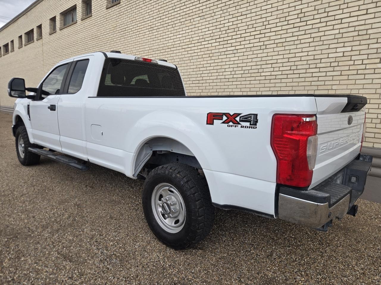 Ford Super Duty F-250 SRW XL 4WD SuperCab 8' Box 2022
