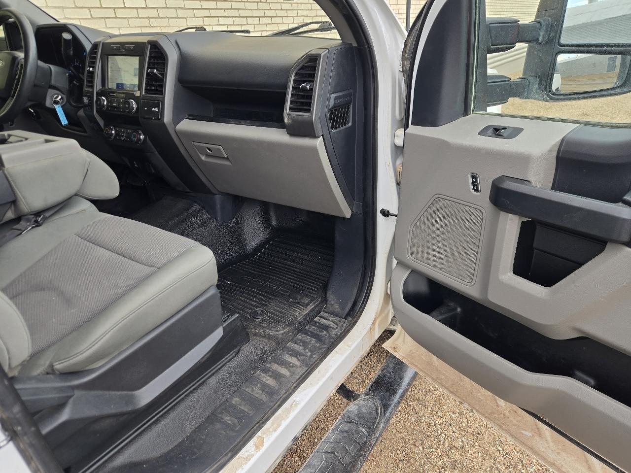 Ford Super Duty F-250 SRW XL 4WD SuperCab 8' Box 2022