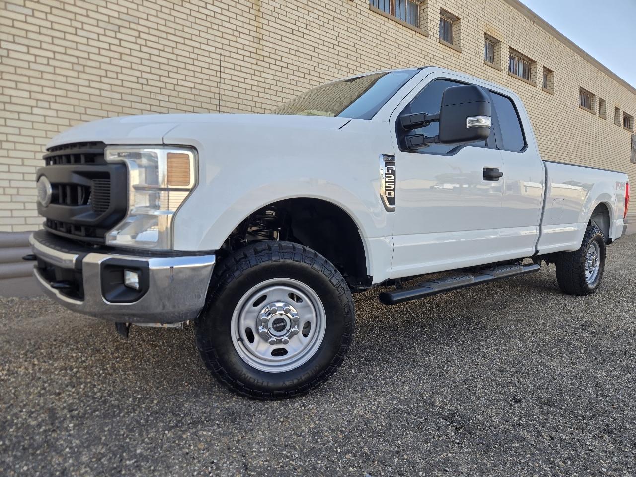 Ford Super Duty F-250 SRW XL 4WD SuperCab 8' Box 2022