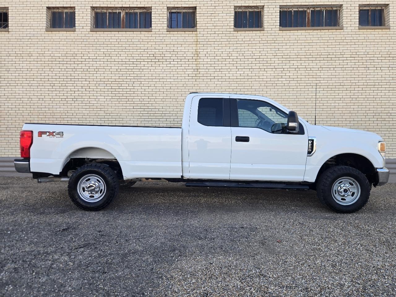 Ford Super Duty F-250 SRW XL 4WD SuperCab 8' Box 2022