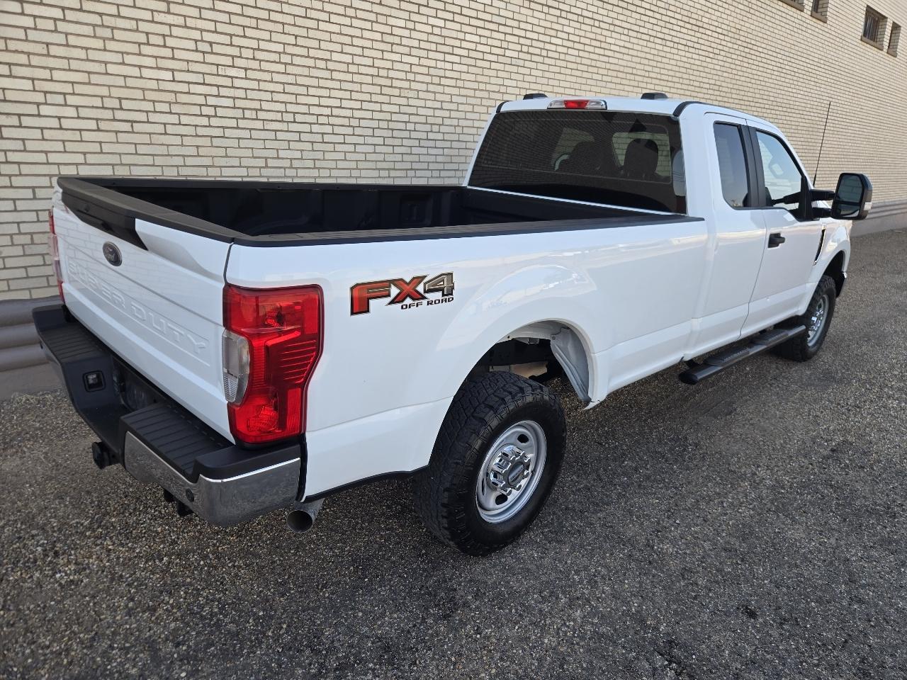 Ford Super Duty F-250 SRW XL 4WD SuperCab 8' Box 2022