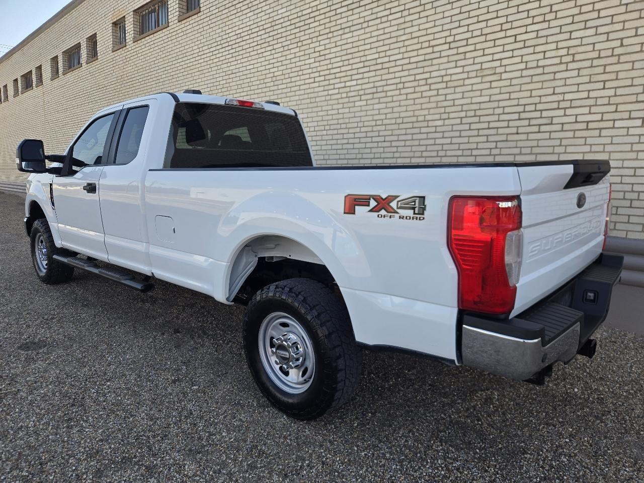 Ford Super Duty F-250 SRW XL 4WD SuperCab 8' Box 2022
