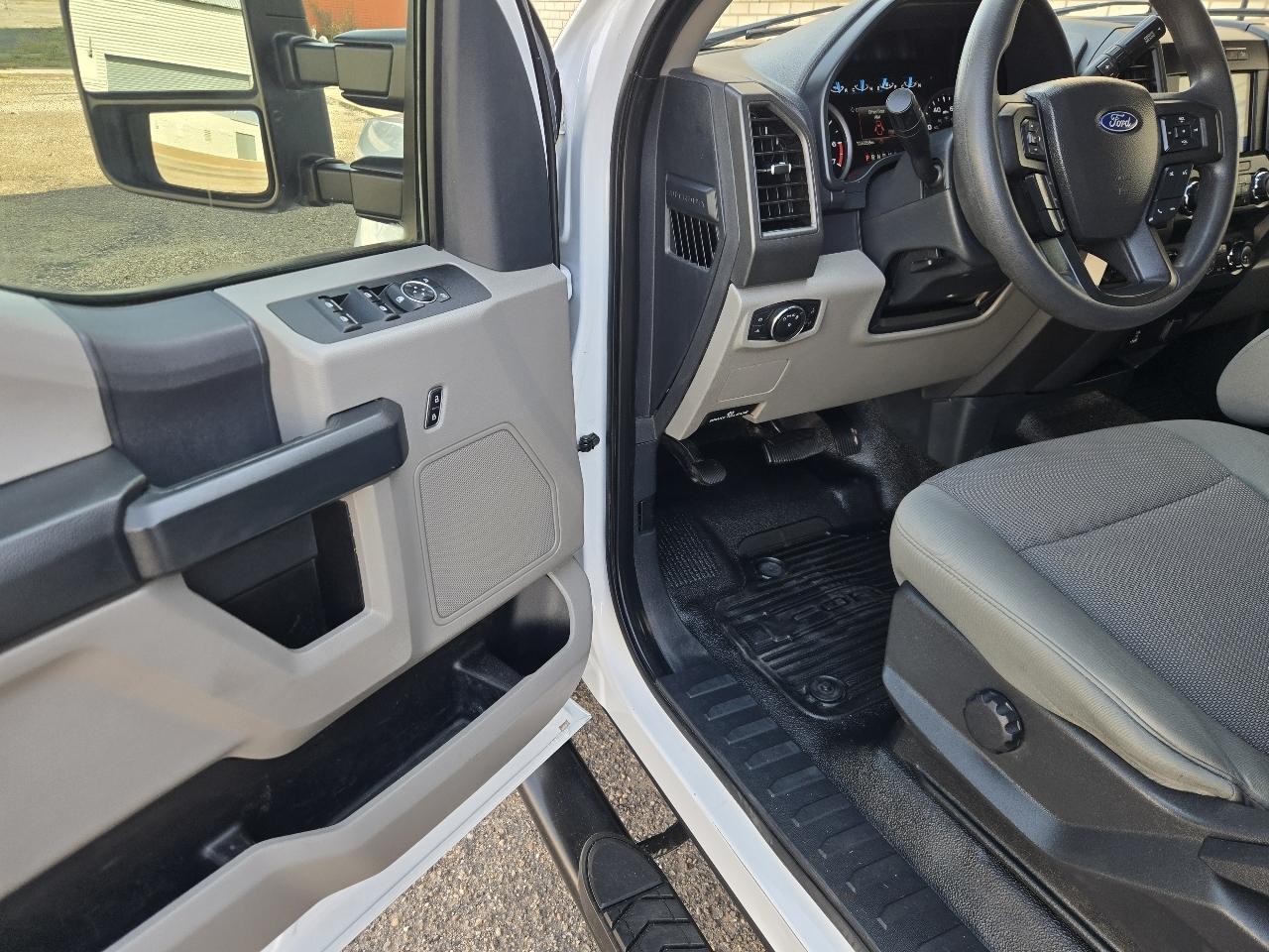 Ford Super Duty F-250 SRW XL 4WD SuperCab 8' Box 2022