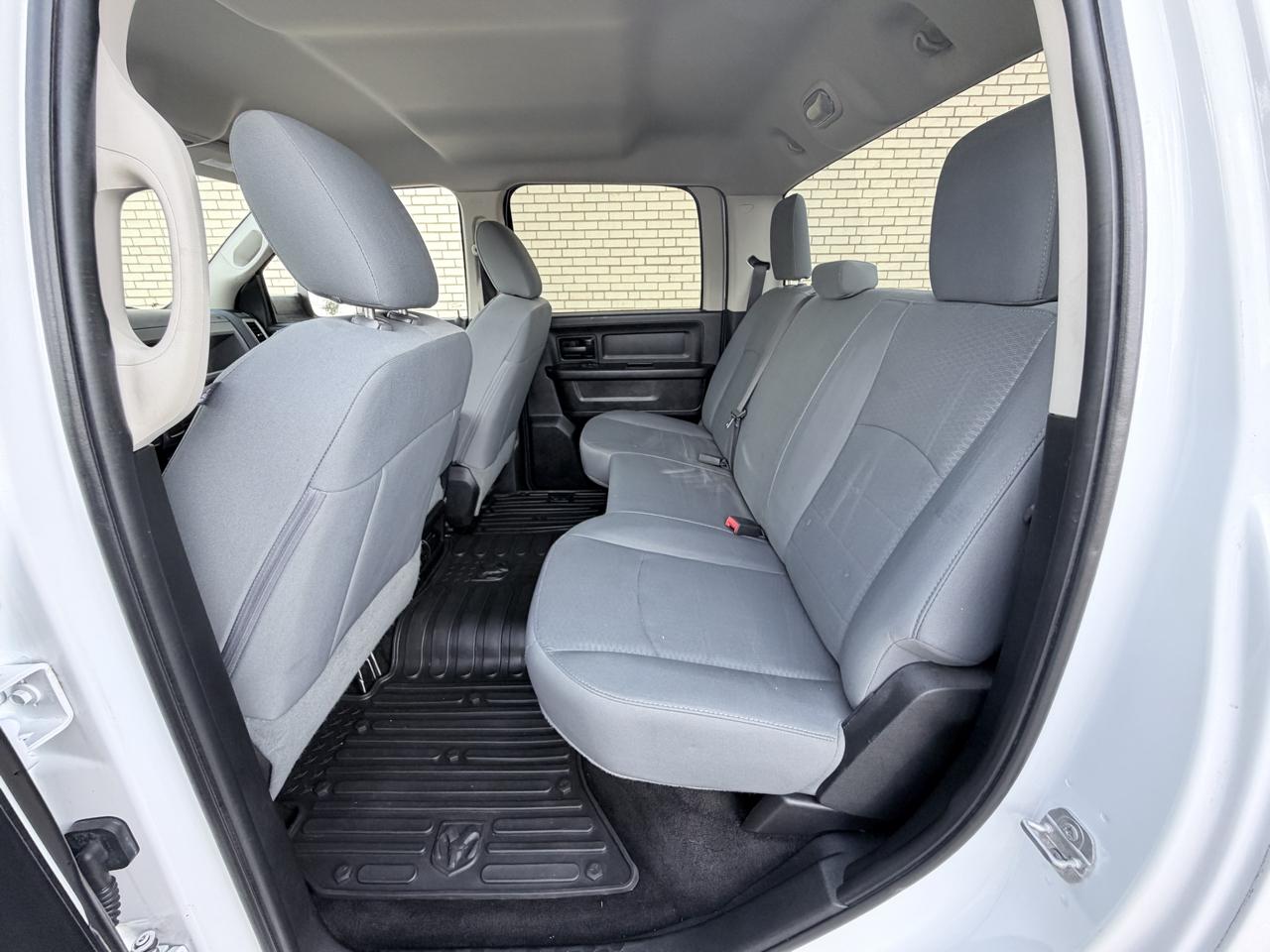 RAM 2500 Tradesman 4x4 Crew Cab 6'4" Box 2017