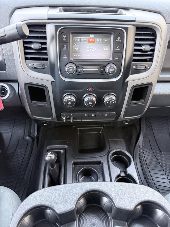 RAM 2500 Tradesman 4x4 Crew Cab 6'4" Box 2017