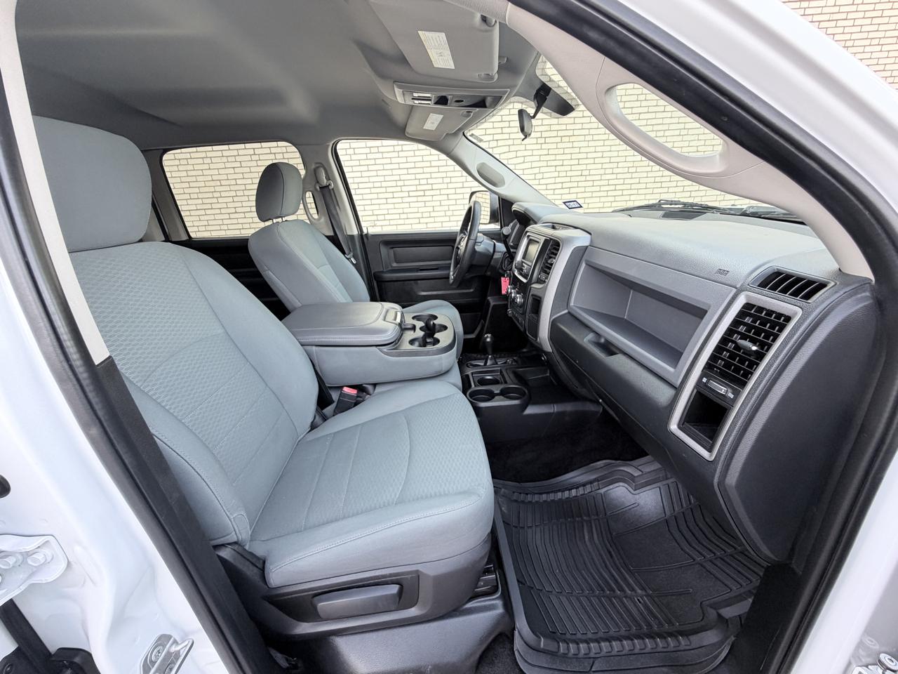 RAM 2500 Tradesman 4x4 Crew Cab 6'4" Box 2017