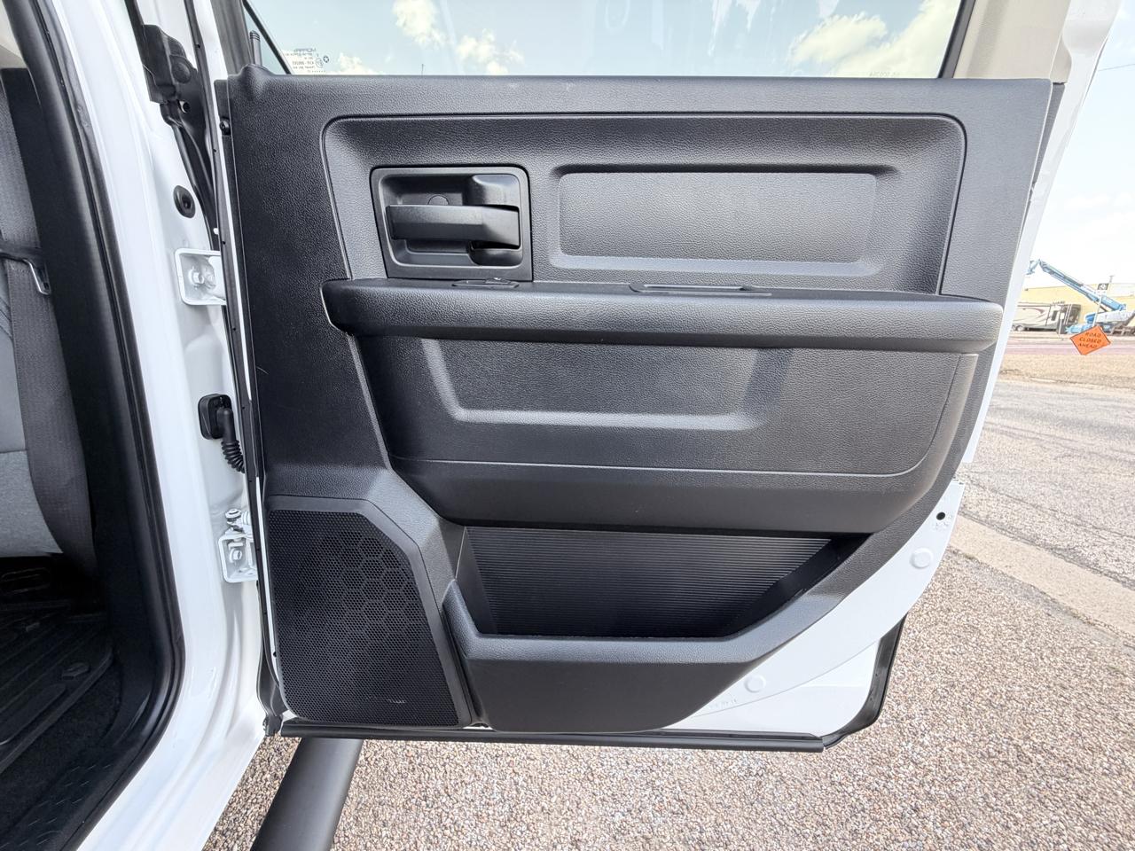 RAM 2500 Tradesman 4x4 Crew Cab 6'4" Box 2017