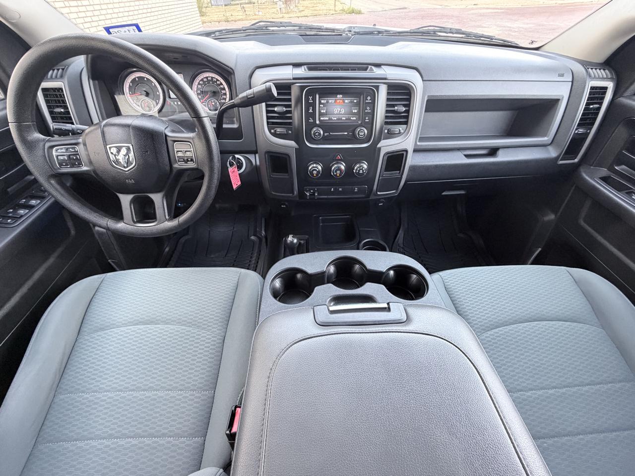 RAM 2500 Tradesman 4x4 Crew Cab 6'4" Box 2017