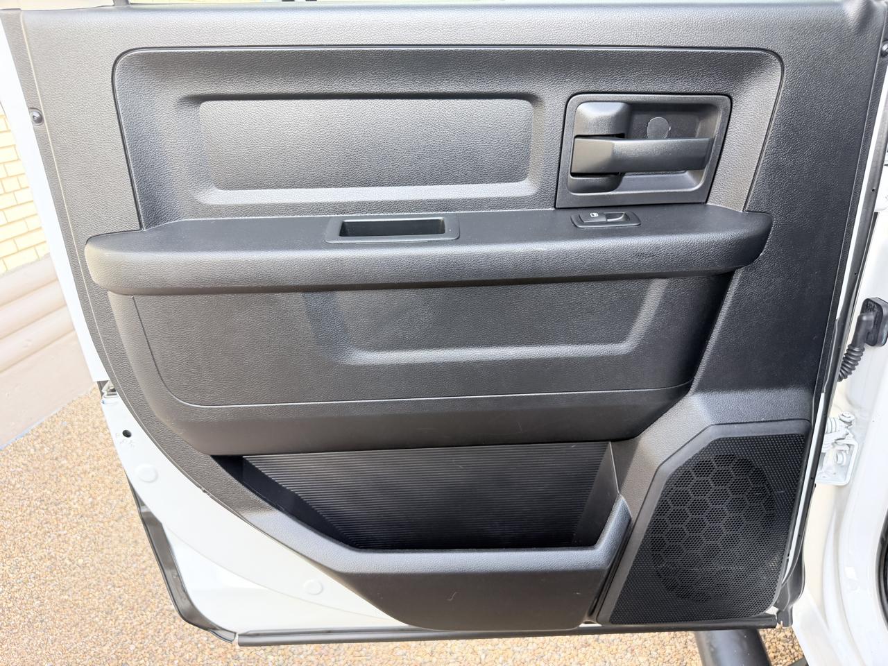 RAM 2500 Tradesman 4x4 Crew Cab 6'4" Box 2017