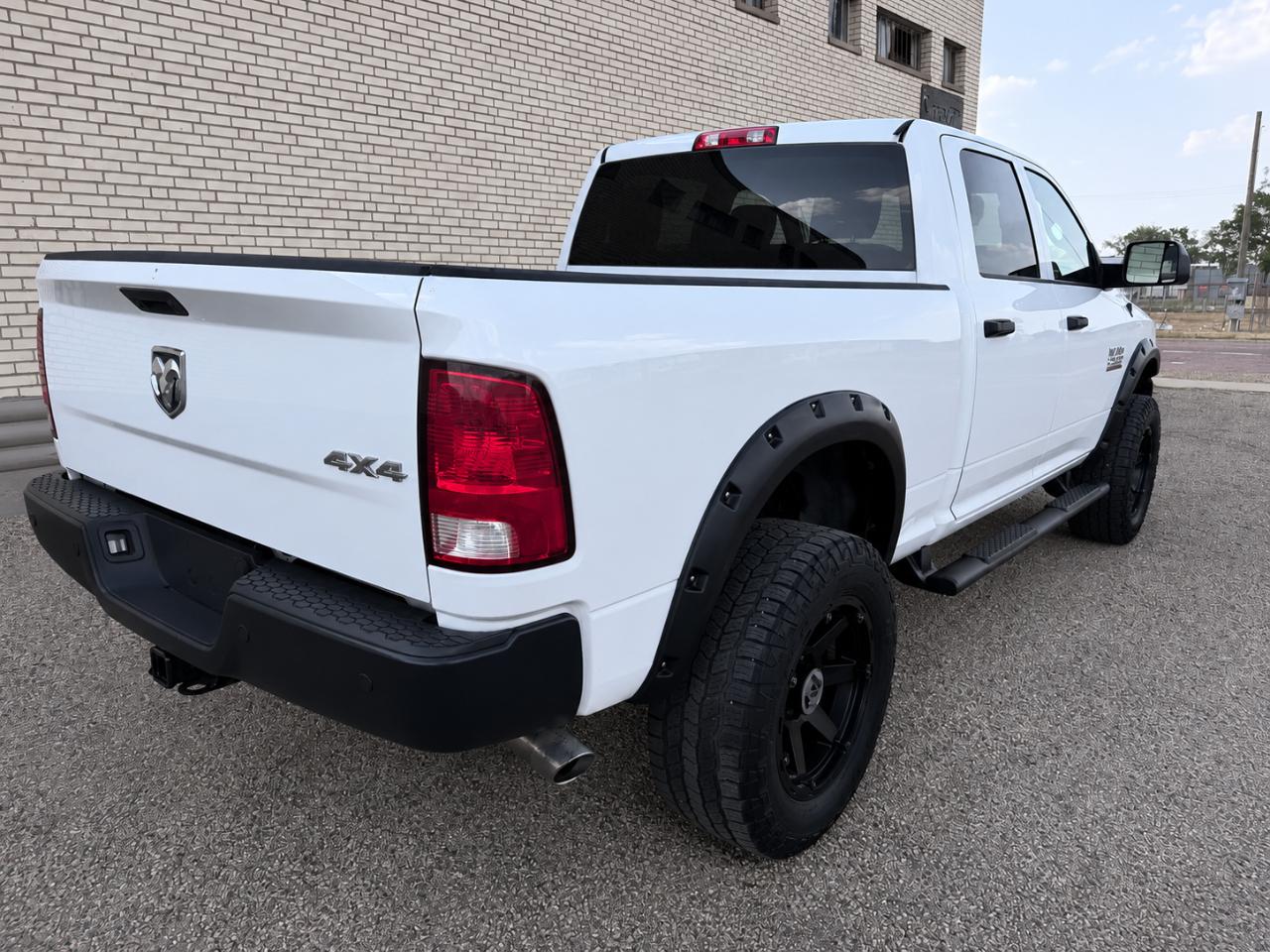 RAM 2500 Tradesman 4x4 Crew Cab 6'4" Box 2017