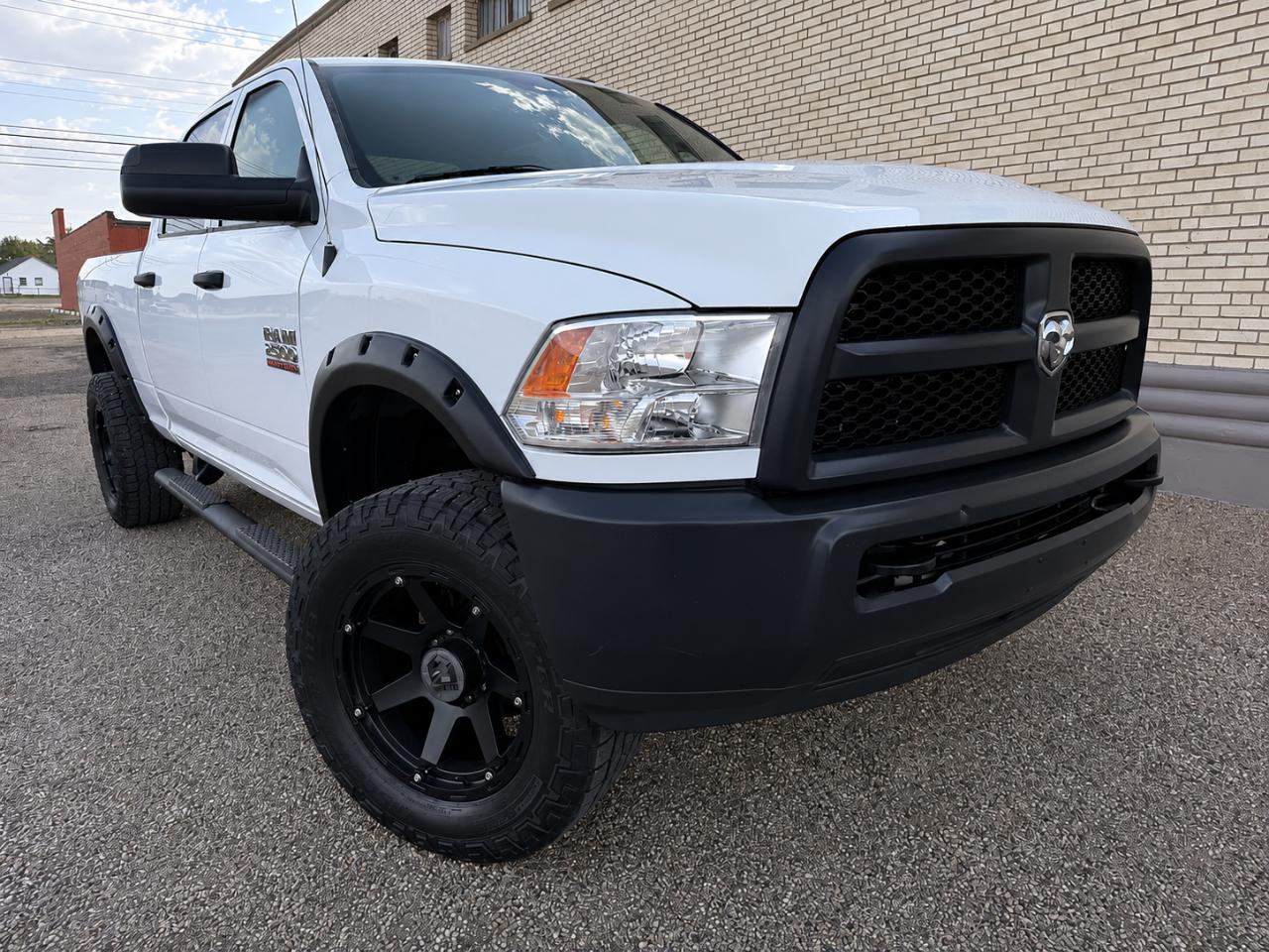 RAM 2500 Tradesman 4x4 Crew Cab 6'4" Box 2017