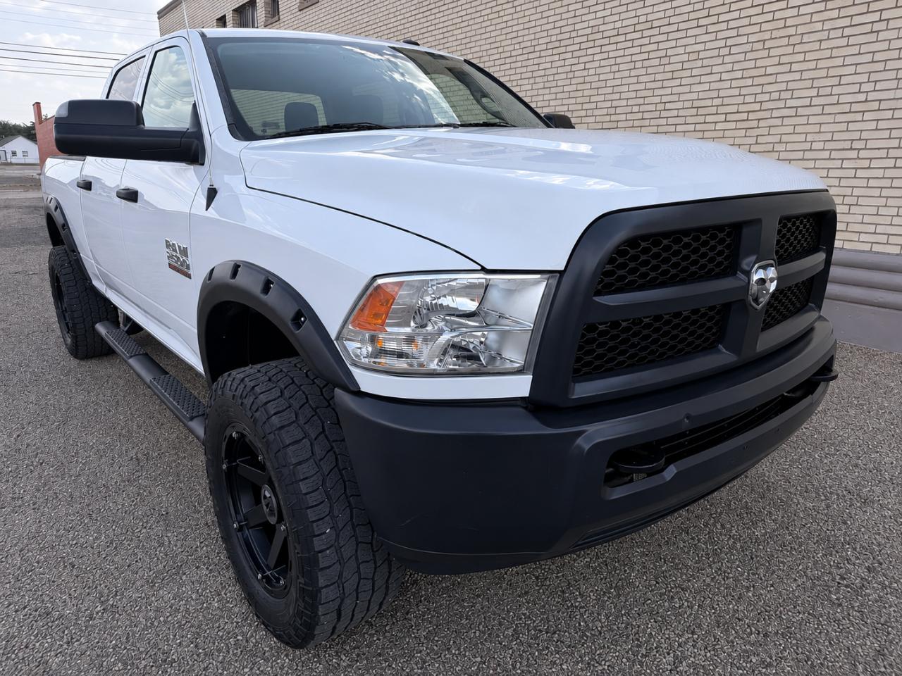 RAM 2500 Tradesman 4x4 Crew Cab 6'4" Box 2017