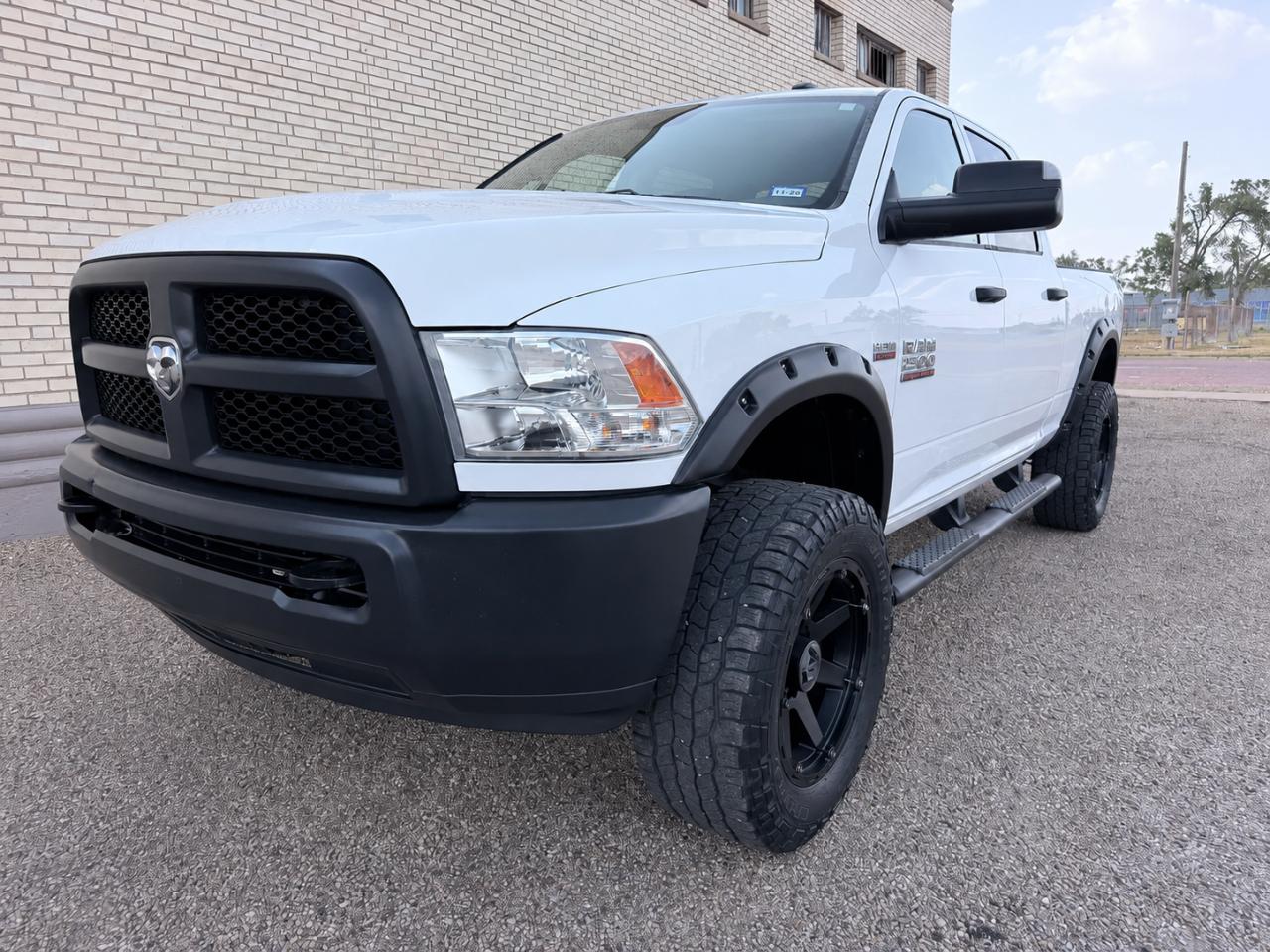 RAM 2500 Tradesman 4x4 Crew Cab 6'4" Box 2017