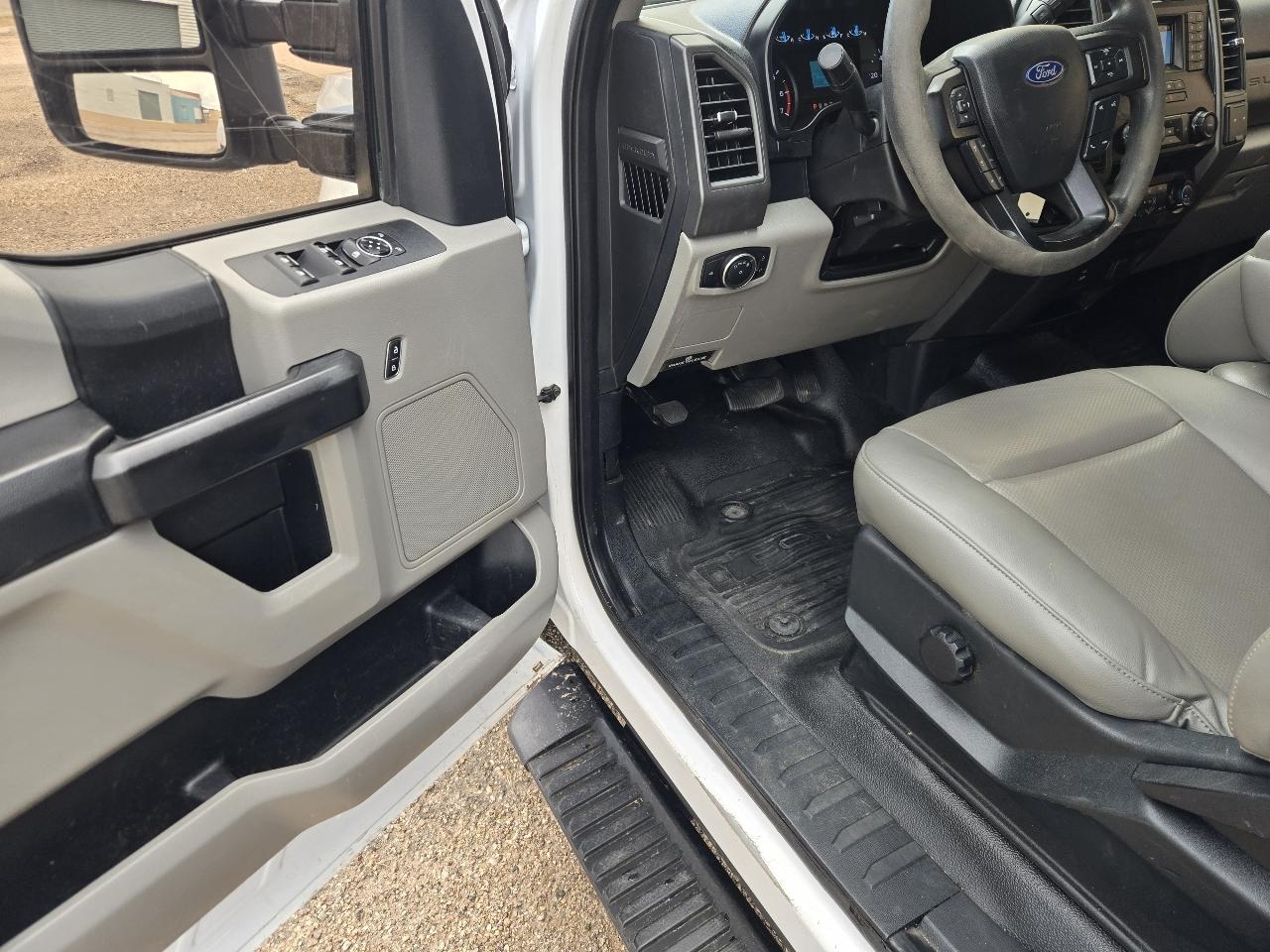 Ford Super Duty F-250 SRW XL 4WD Crew Cab 8' Box 2020