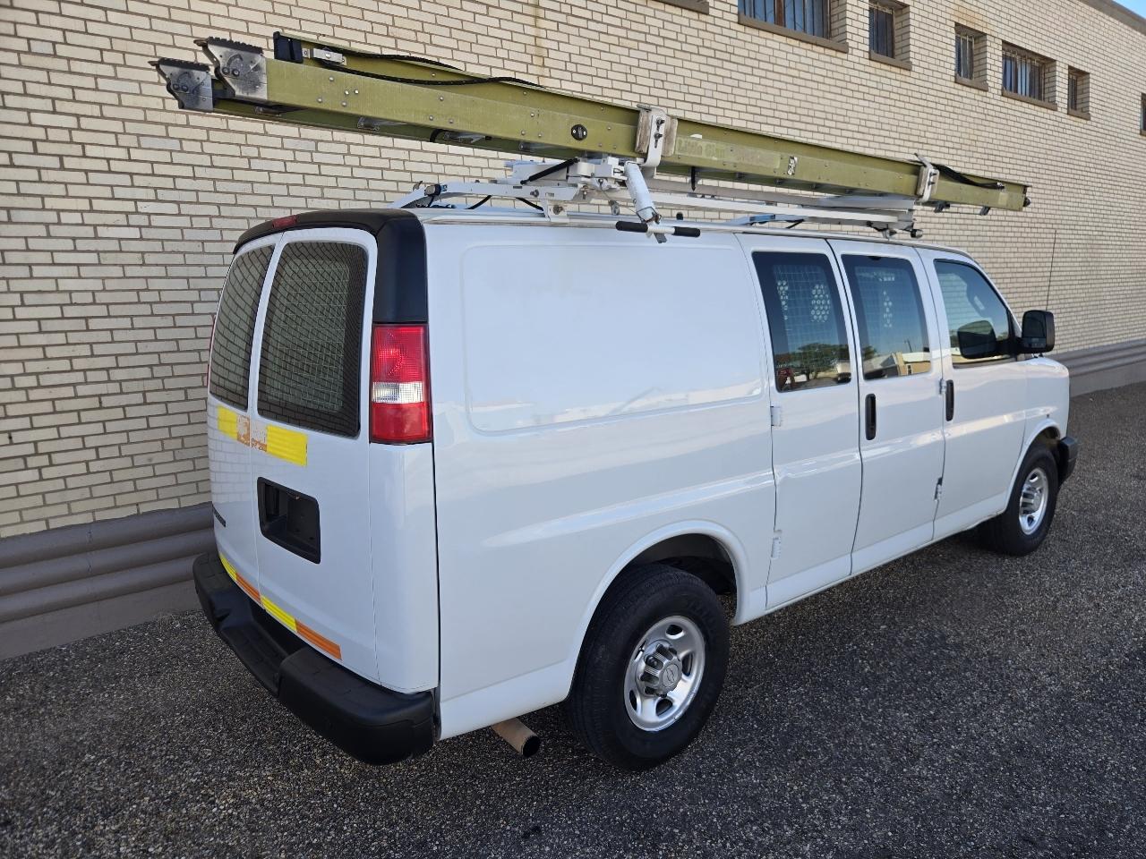 Chevrolet Express Cargo Van RWD 2500 135" 2017