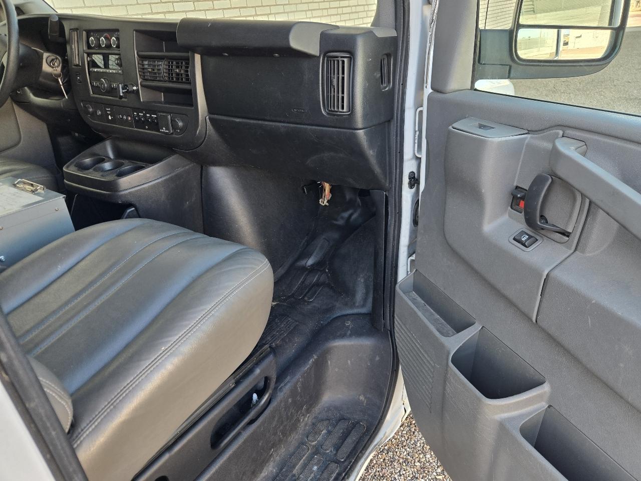 Chevrolet Express Cargo Van RWD 2500 135" 2017
