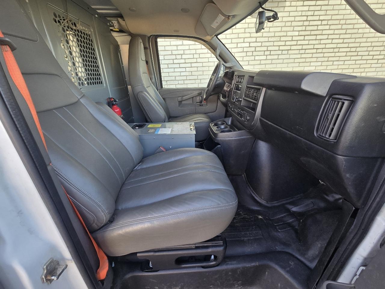Chevrolet Express Cargo Van RWD 2500 135" 2017