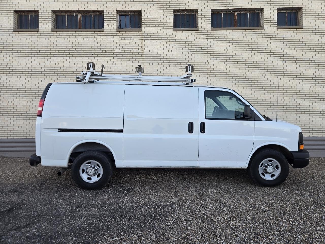 Chevrolet Express Cargo Van RWD 2500 135" 2014