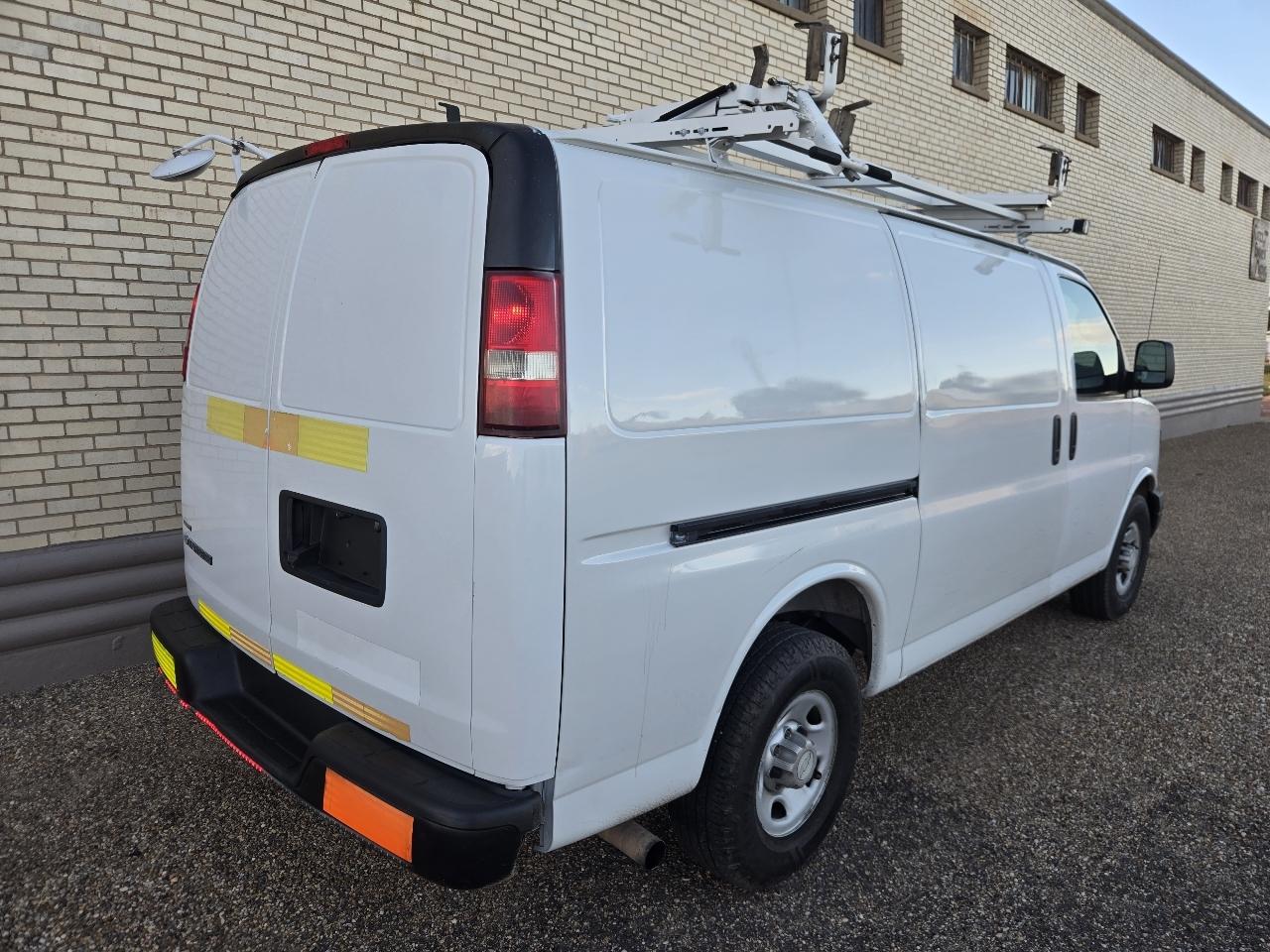Chevrolet Express Cargo Van RWD 2500 135" 2014