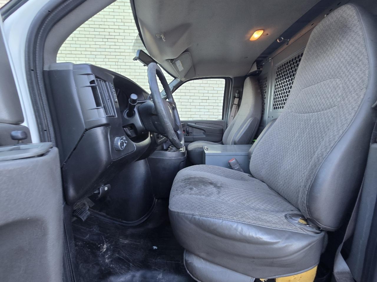 Chevrolet Express Cargo Van RWD 2500 135" 2014