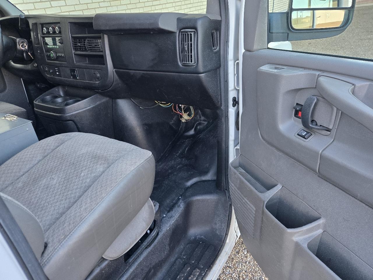 Chevrolet Express Cargo Van RWD 2500 135" 2014