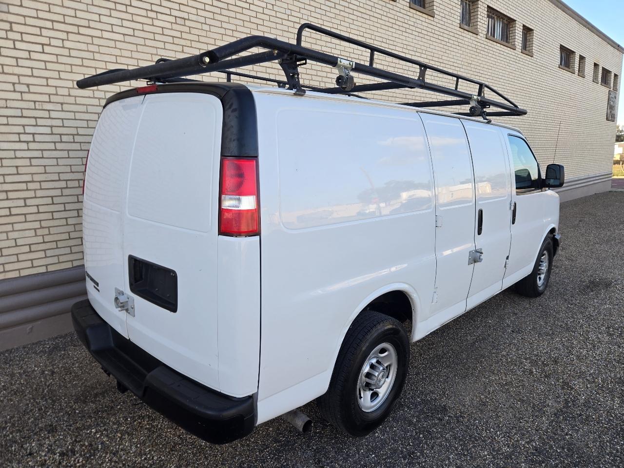 Chevrolet Express Cargo Van RWD 2500 135" 2016