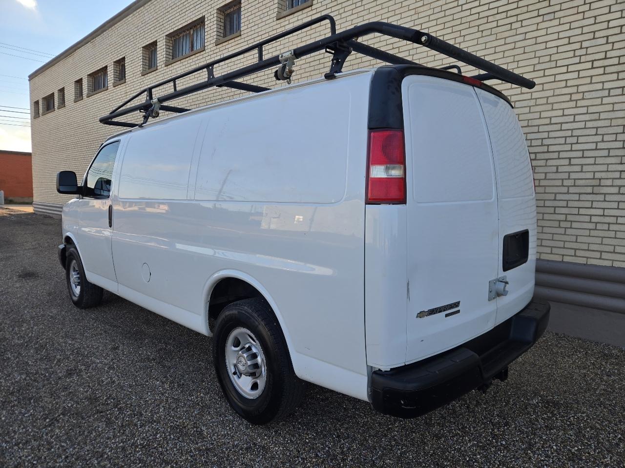 Chevrolet Express Cargo Van RWD 2500 135" 2016